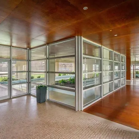 Ocean Front 2bed Luxury W/ Elevator Parking Wi-fi