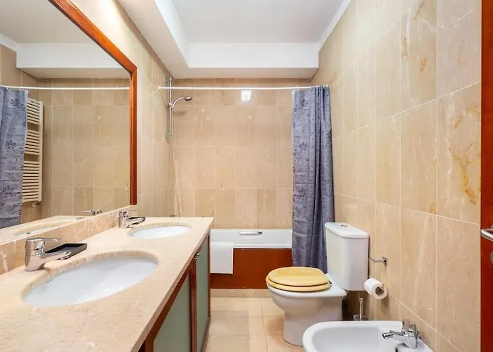 Ocean Front 2bed Luxury W/ Elevator Parking Wi-fi Matosinhos (Porto)