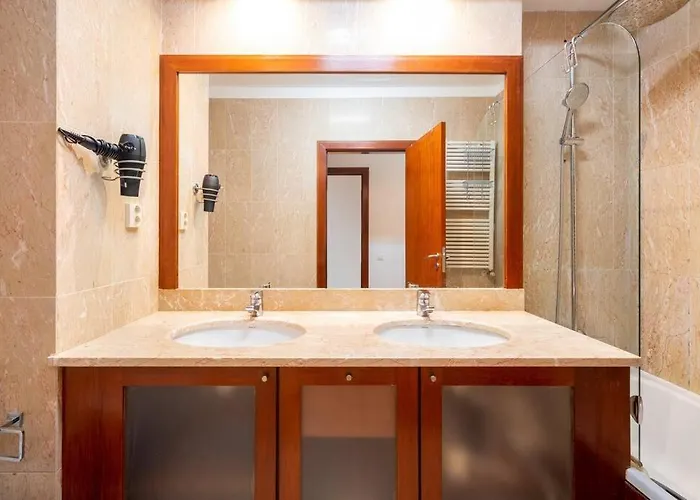 Ocean Front 2bed Luxury W/ Elevator Parking Wi-fi