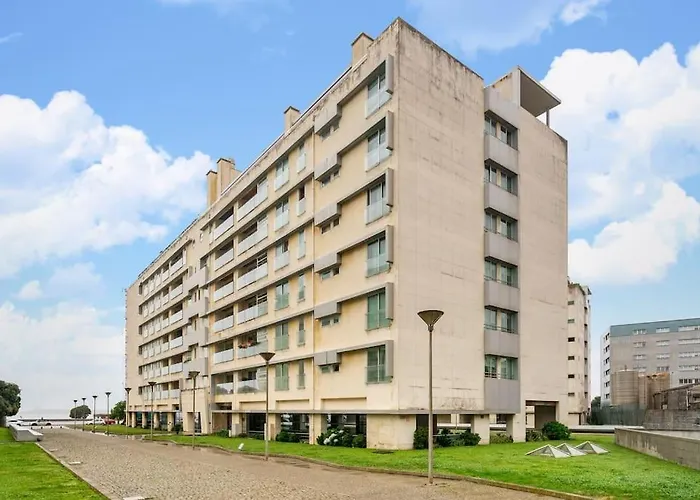 Ocean Front 2bed Luxury W/ Elevator Parking Wi-fi Matosinhos (Porto)